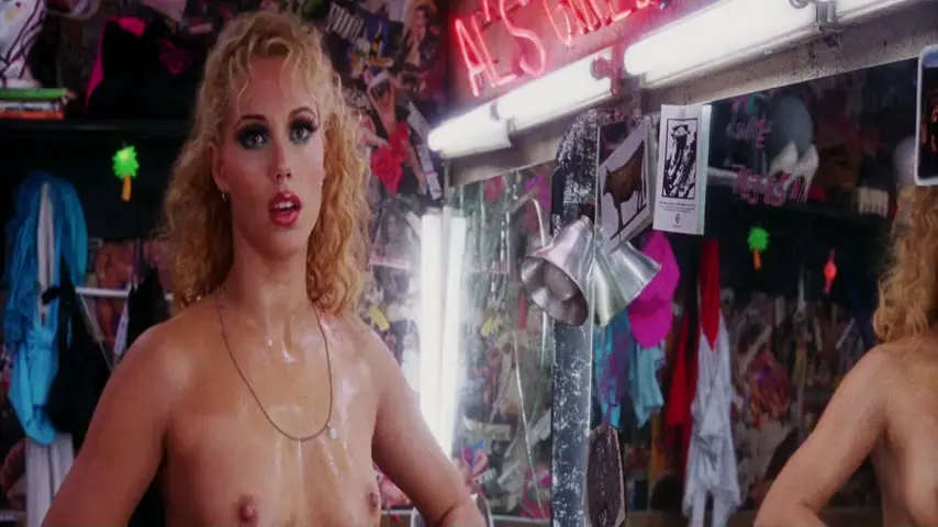 Elizabeth Berkley, Rena Riffel in Showgirls (1995)
