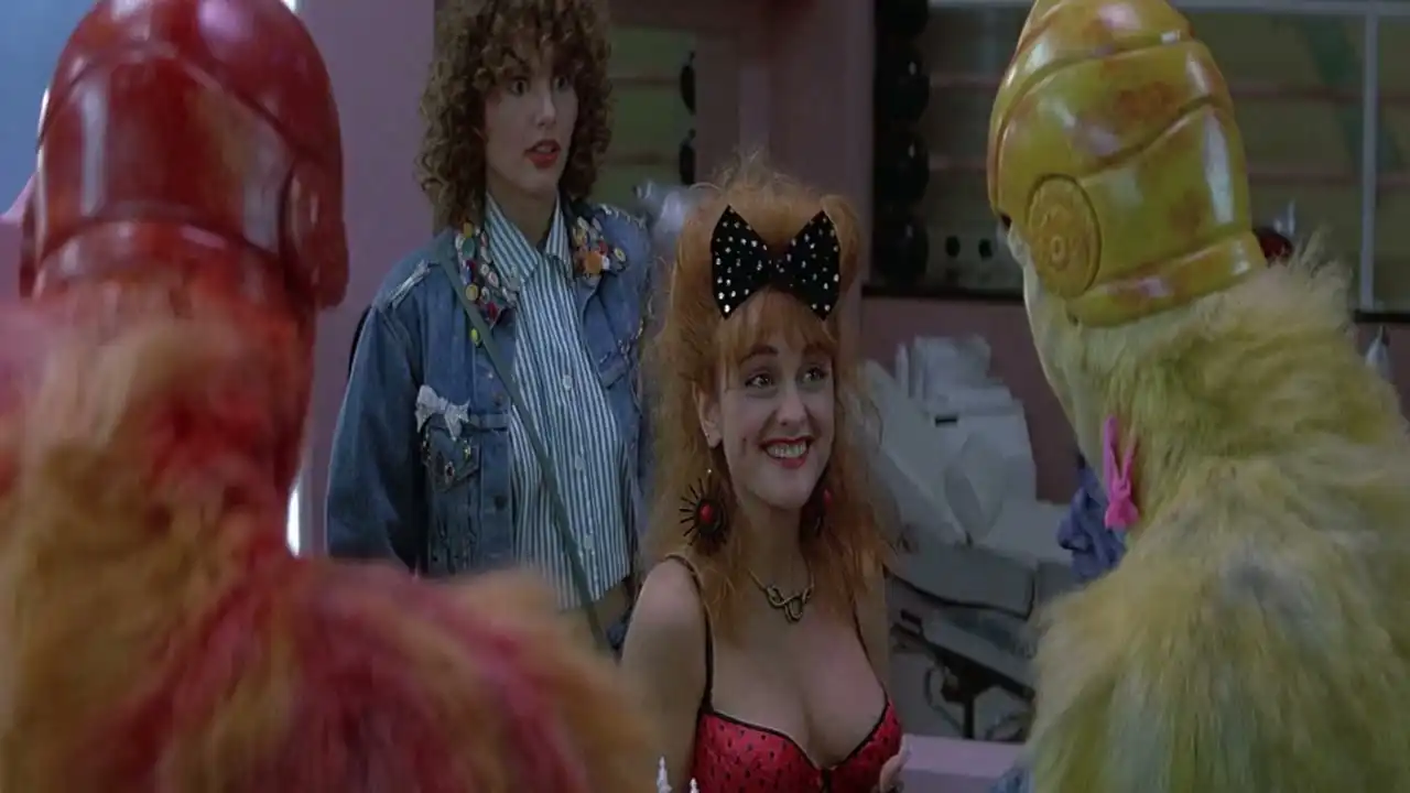 Earth Girls Are Easy (1988) Scene