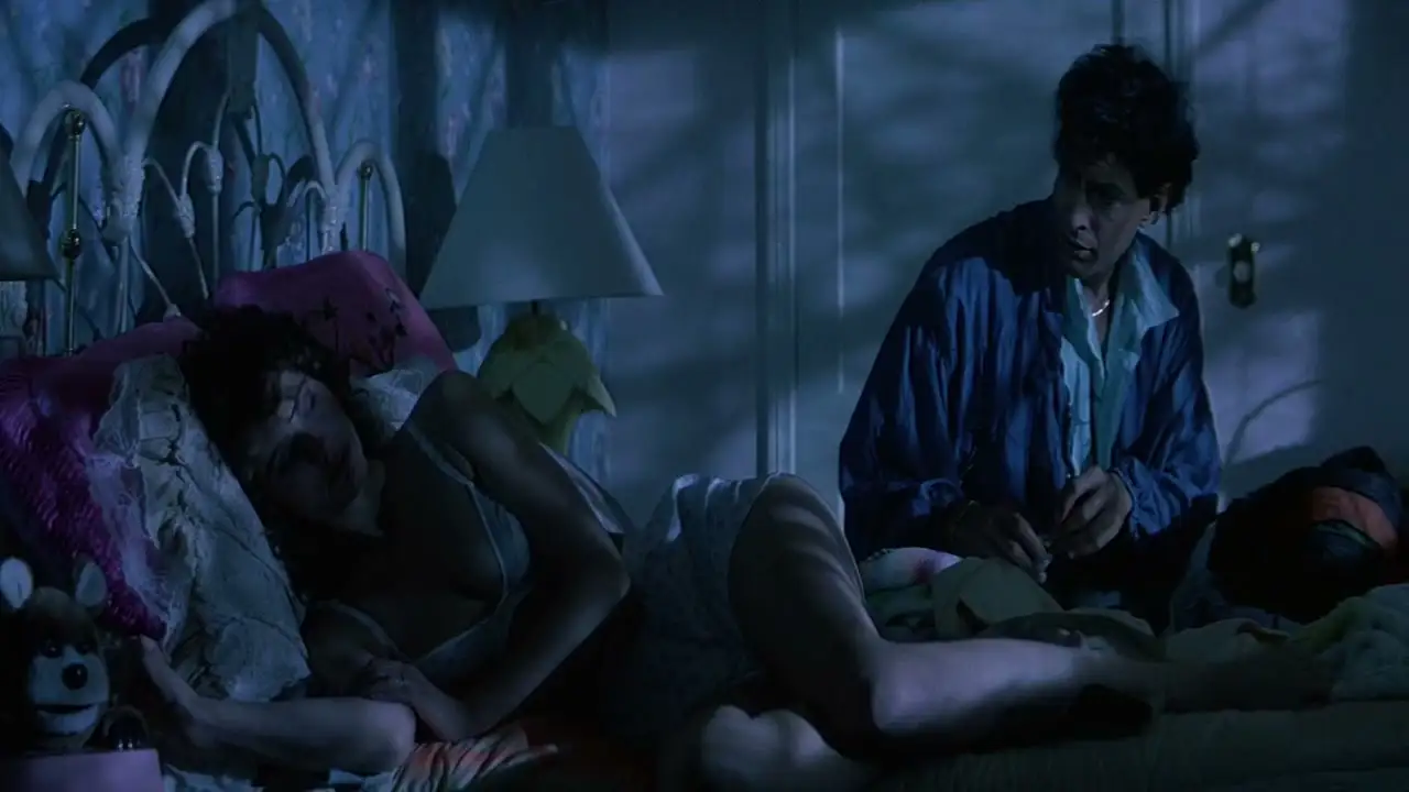 Earth Girls Are Easy (1988) Scene