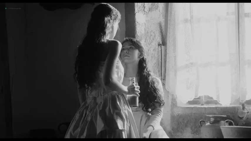 Elisa y Marcela (2019) Scene