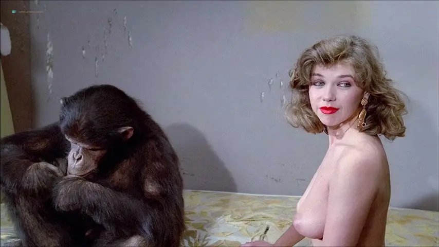 Sabine Haudepin, Charlotte Rampling in Max mon amour (1986)