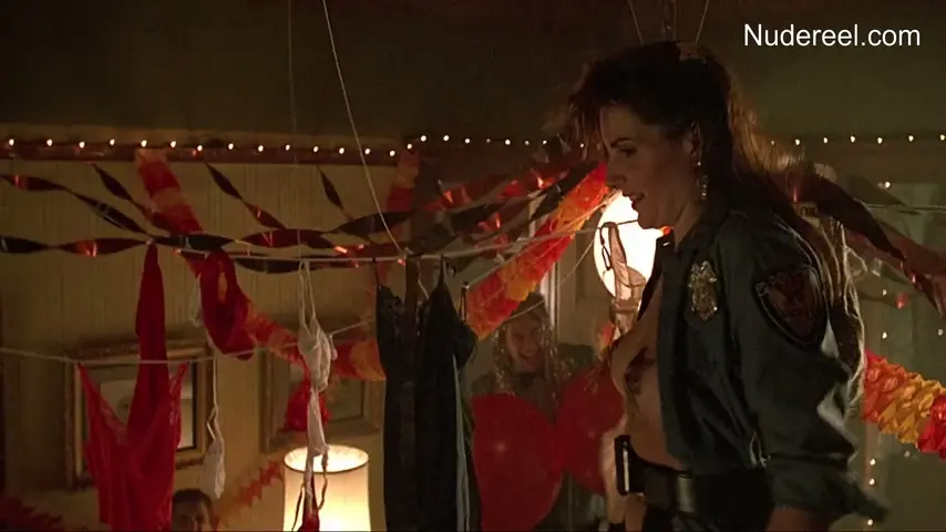 Susan Sarandon, K.C. Carr, Maria Pitillo in White Palace (1990) Scene
