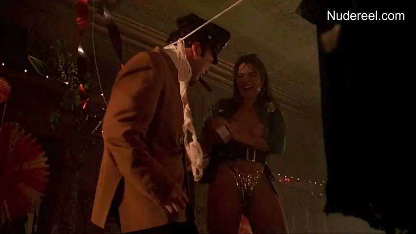 Susan Sarandon, K.C. Carr, Maria Pitillo in White Palace (1990) Scene