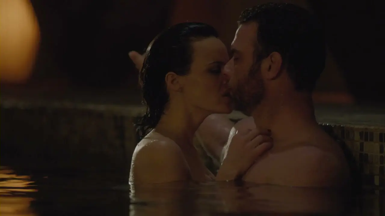 Carla Gugino nude thumbnail