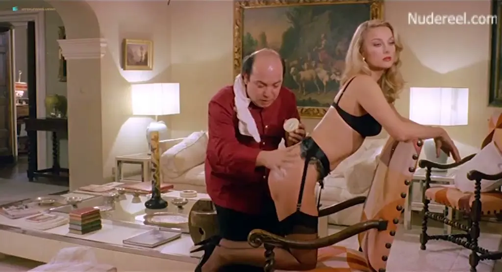 Edwige Fenech, Barbara Bouchet Nude in La moglie in vacanza... l'amante in città (1980) Thumb