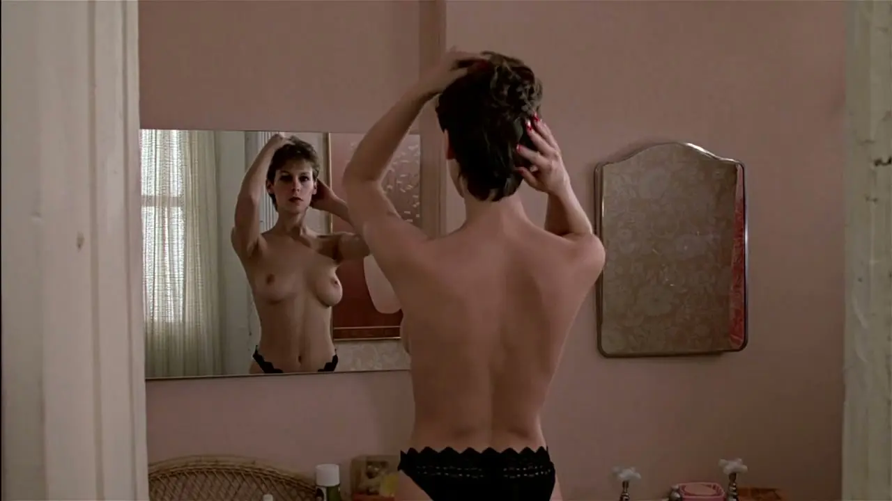 Jamie Lee Curtis Nude in Trading Places (1983) Thumb